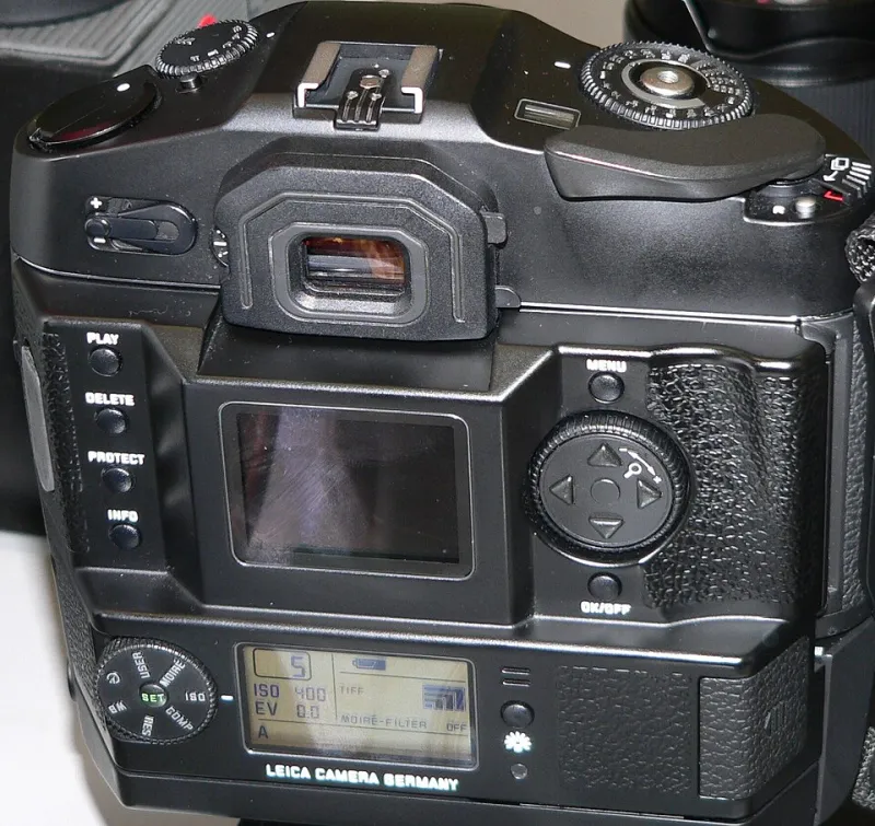 Silver and Grain: The Deliberate Rebellion of Shooting Film in the Age of Infinite Pixels
